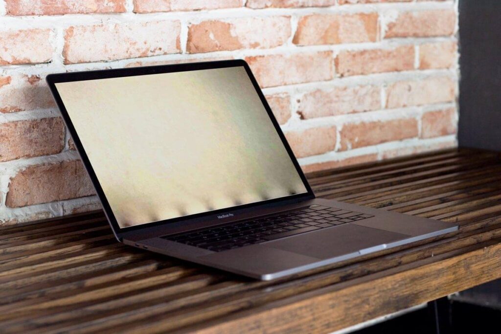 Real image of the Stage Light MacBook appeared 