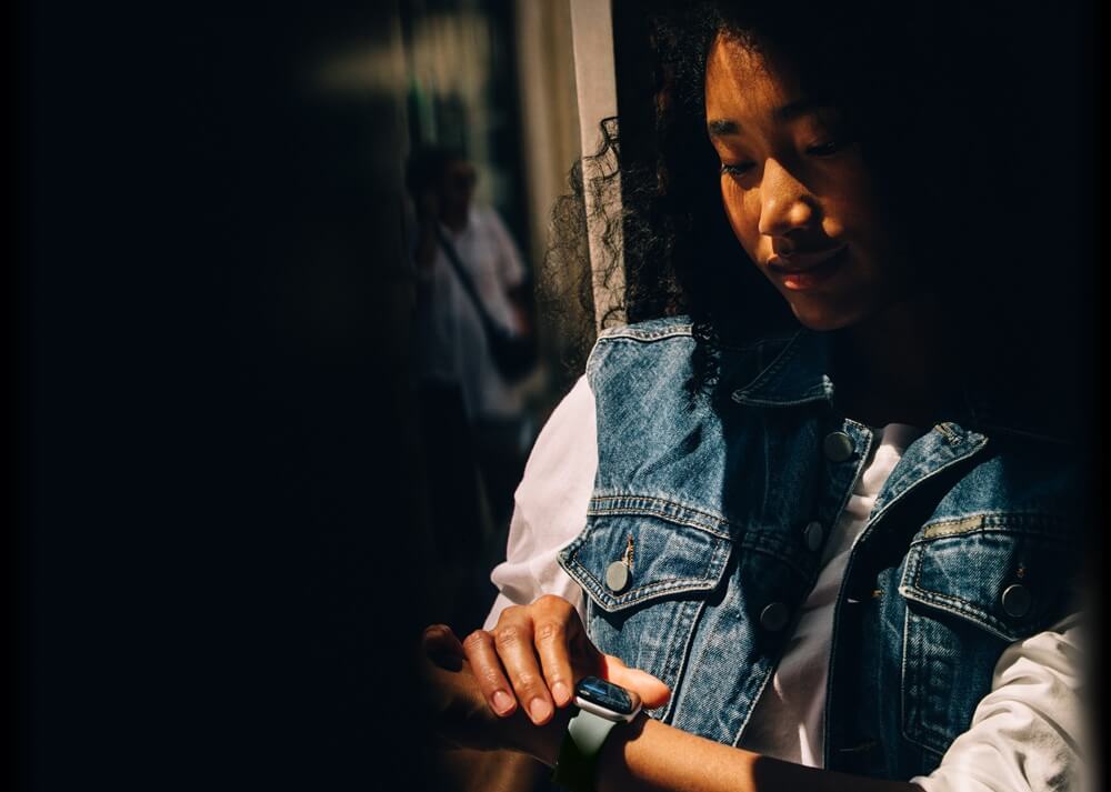 User tapping Apple Watch screen while learning how to turn off Apple Watch