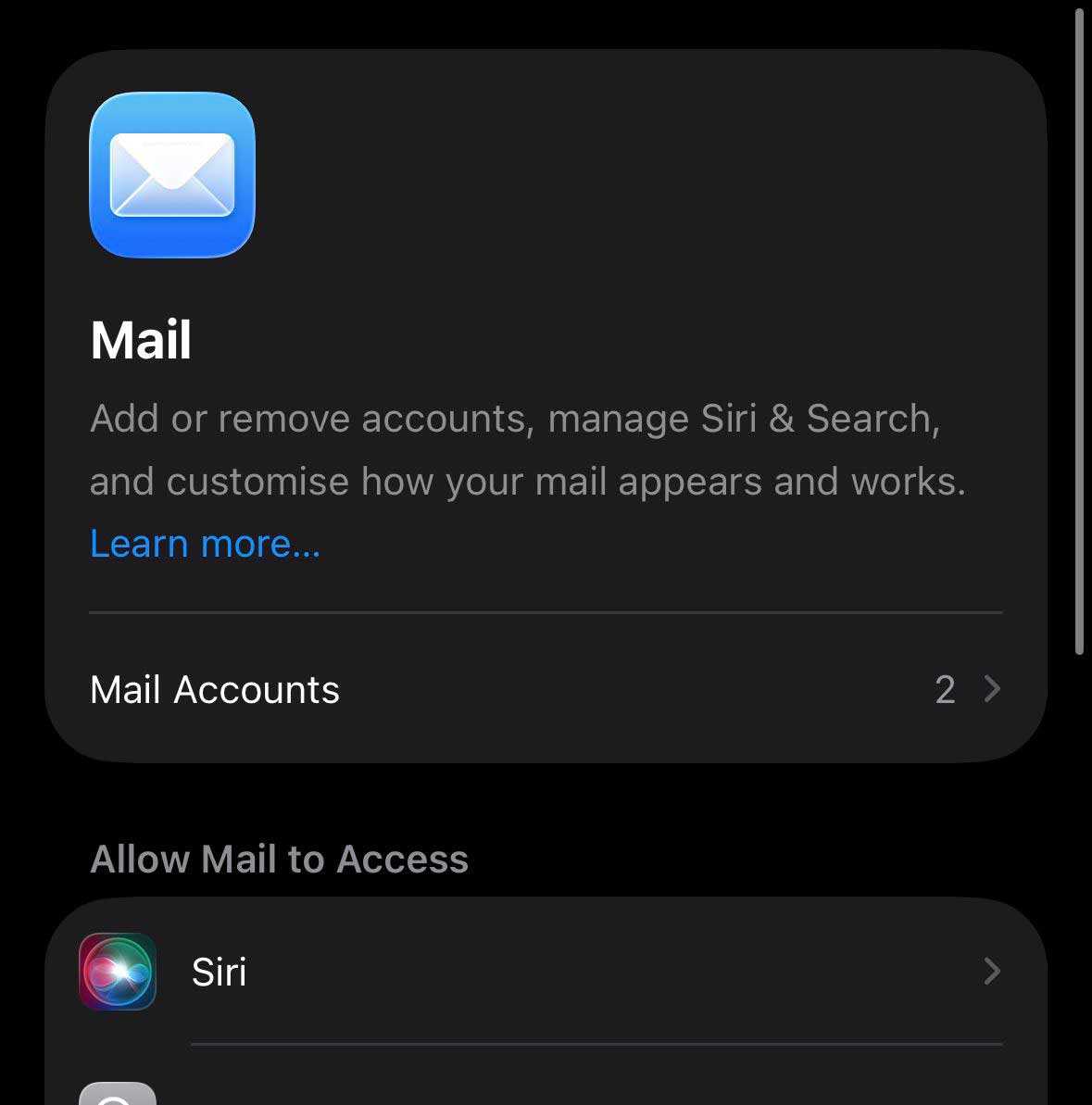 Apple Mail settings interface showing account management and Siri access controls